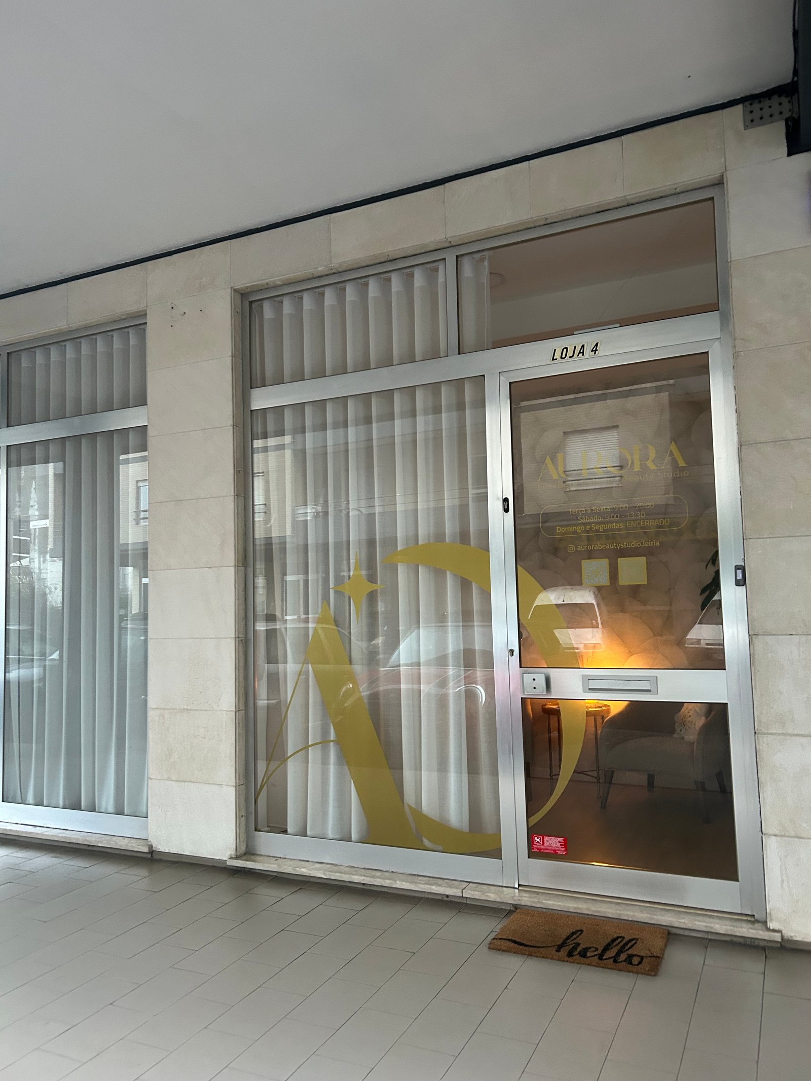 Entrada do Aurora Beauty Studio em Leiria - espaço de estética acolhedor