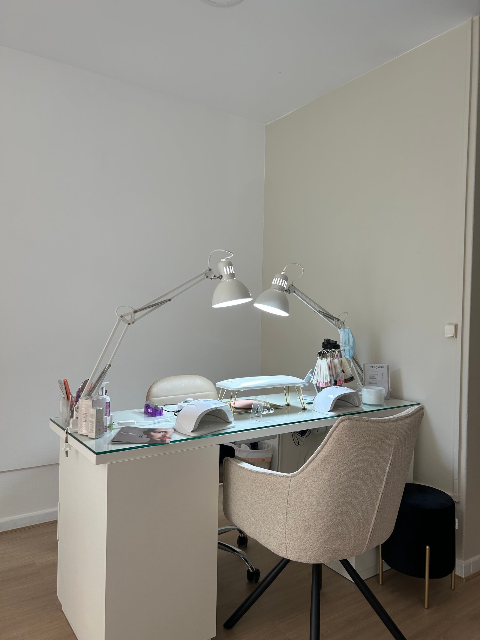 Mesa de trabalho do Aurora Beauty Studio